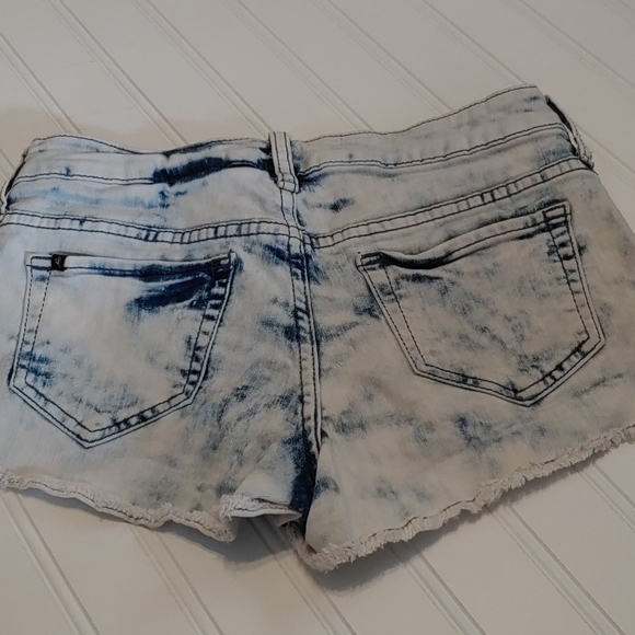 Lovesick light wash shorts - Picture 3 of 4